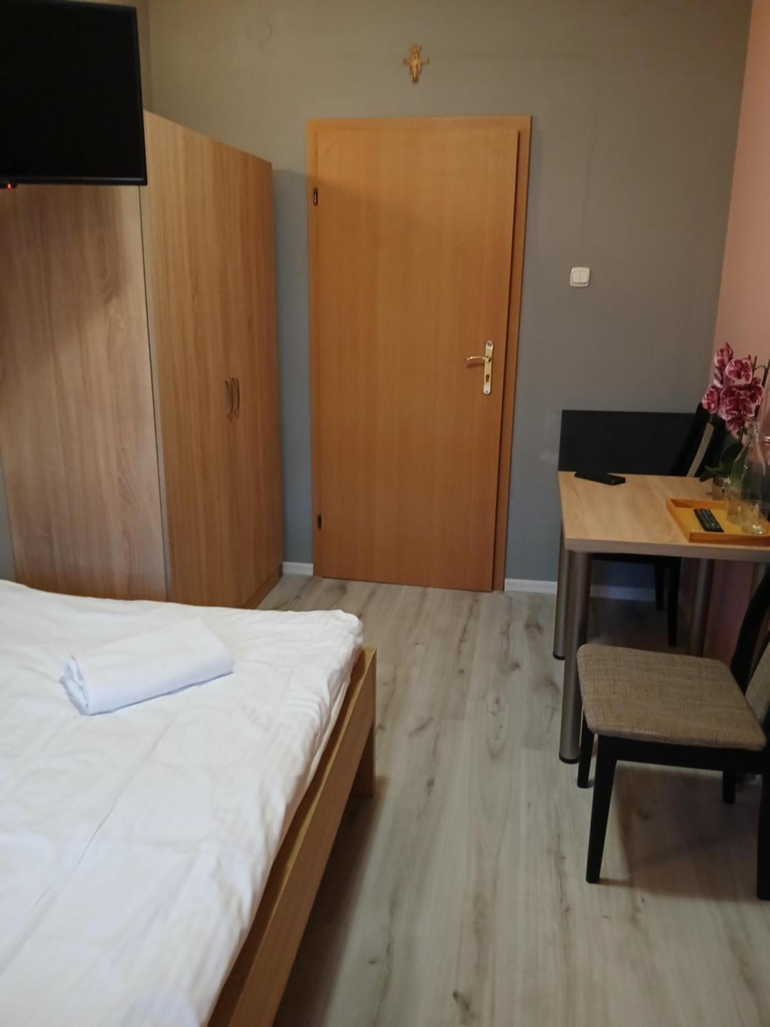 Bed and Breakfast Dom Brama Mazur Ostróda Exterior foto